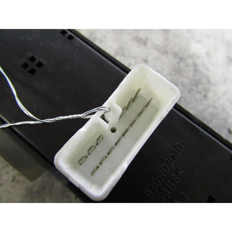 Interrupteur de leve vitre avant gauche HYUNDAI TRAJET Photo n°1