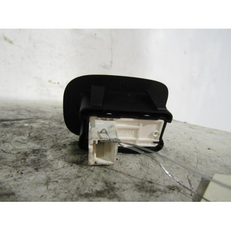 Interrupteur de leve vitre arriere gauche PEUGEOT 208 1