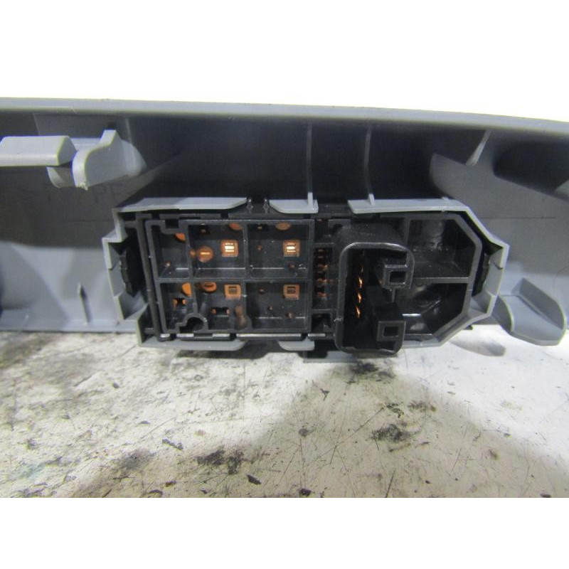 Interrupteur de leve vitre arriere gauche DAIHATSU SIRION 2 Photo n°1