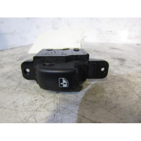 Interrupteur de leve vitre avant droit HYUNDAI SANTA FE 1