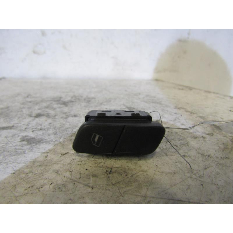 Interrupteur de leve vitre avant droit VOLKSWAGEN POLO 4 Photo n°1