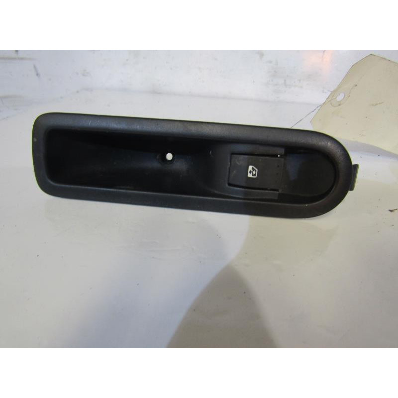 Interrupteur de leve vitre arriere droit RENAULT MEGANE 2 Photo n°1