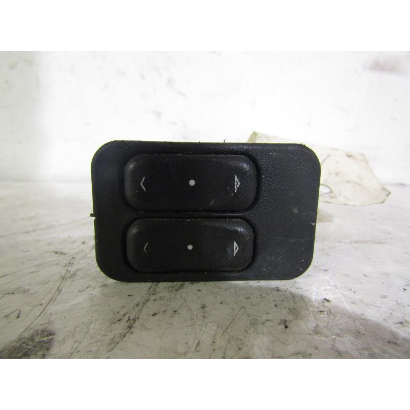 Interrupteur de leve vitre avant gauche OPEL MERIVA A Photo n°1