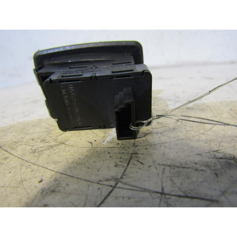 Interrupteur de leve vitre arriere droit BMW SERIE 1 E87 Photo n°1