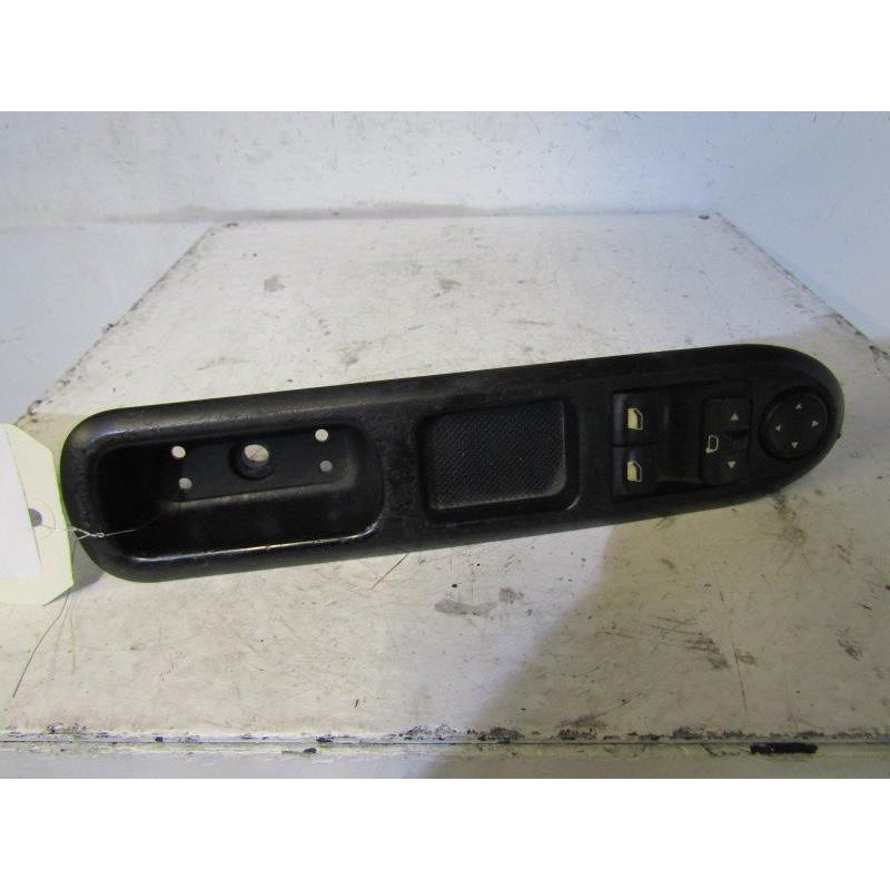 Interrupteur de leve vitre avant gauche PEUGEOT 407 Photo n°1