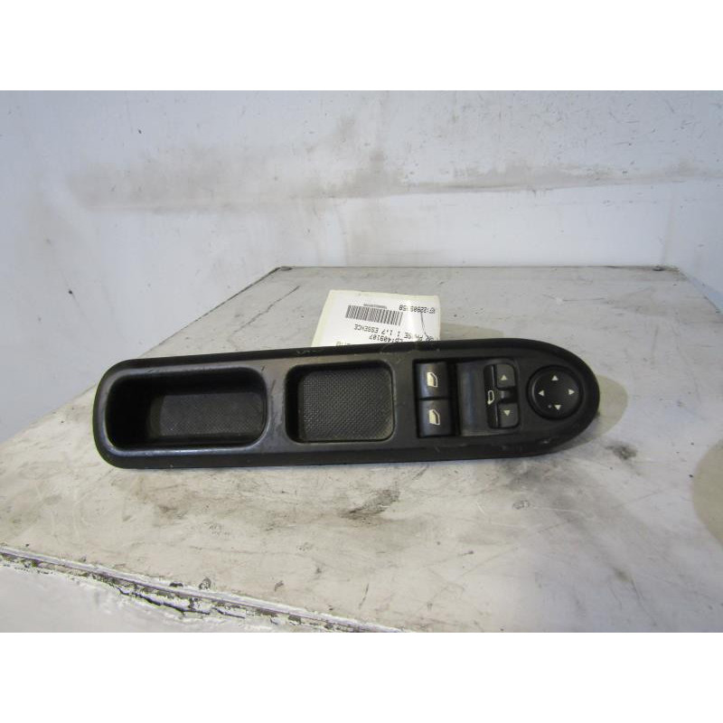 Interrupteur de leve vitre avant gauche PEUGEOT 407 Photo n°1