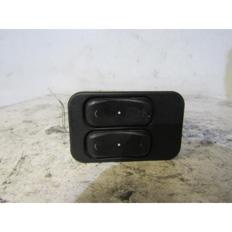 Interrupteur de leve vitre avant gauche OPEL MERIVA A Photo n°1