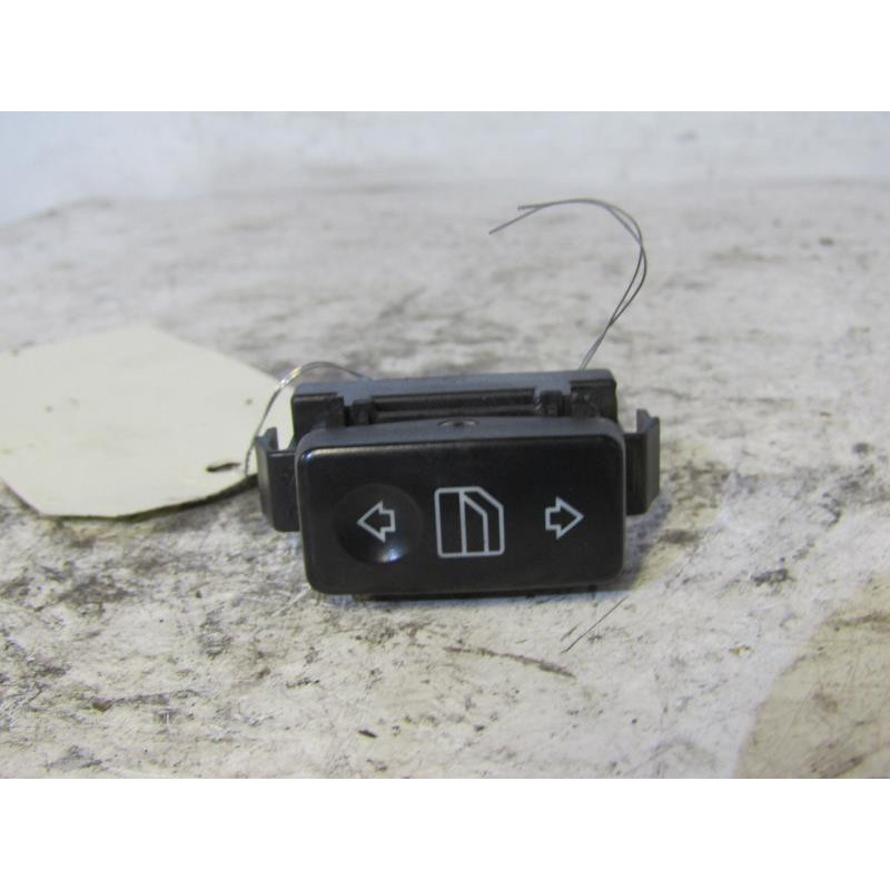 Interrupteur de leve vitre avant droit MERCEDES CLASSE S 220 Photo n°1