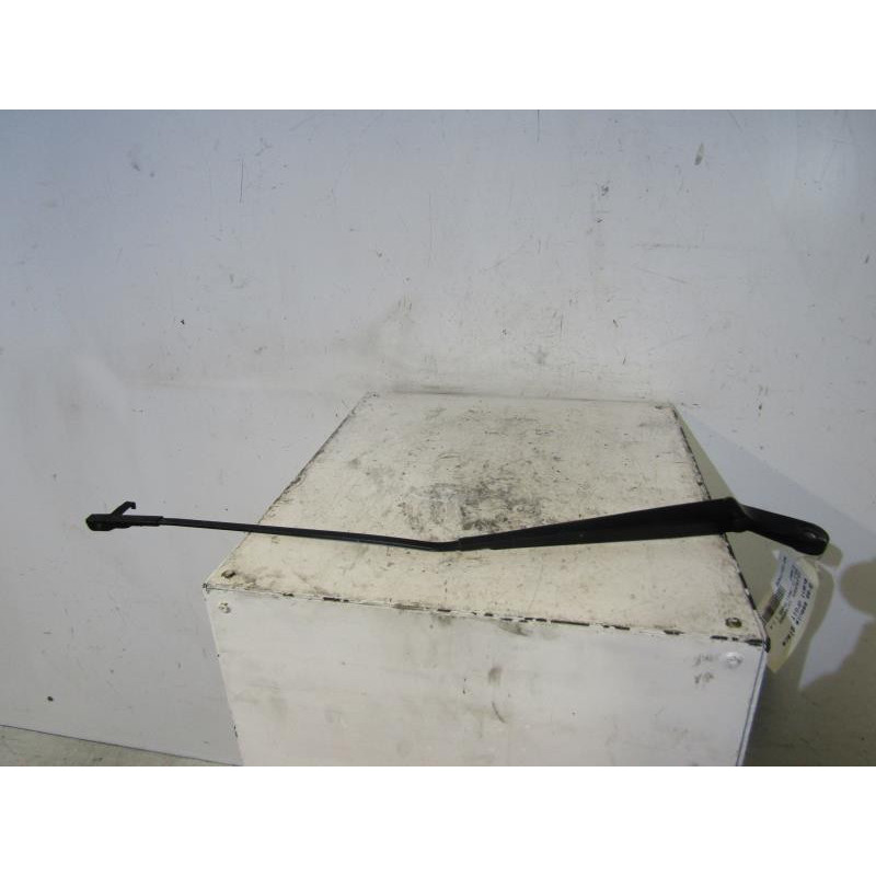 Bras essuie glace avant droit VOLKSWAGEN POLO 4 Photo n°1