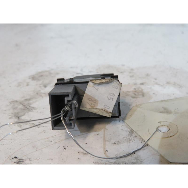 Interrupteur de leve vitre arriere gauche VOLKSWAGEN GOLF 5 Photo n°1