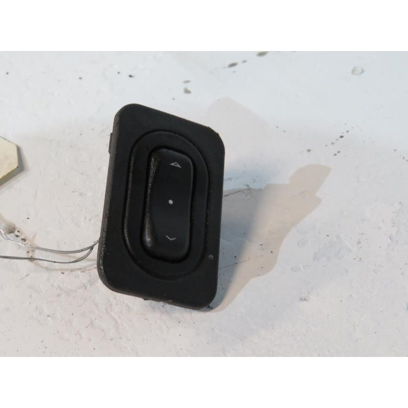 Interrupteur de leve vitre avant droit OPEL MERIVA A Photo n°1