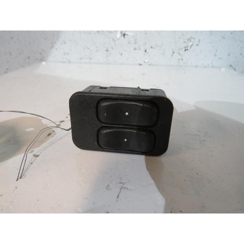 Interrupteur de leve vitre avant gauche OPEL MERIVA A Photo n°1