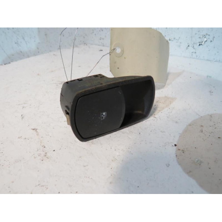 Interrupteur de leve vitre avant droit OPEL CORSA D