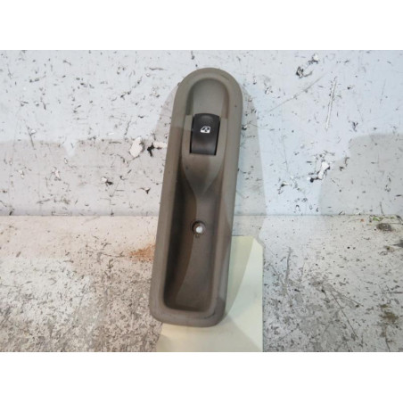 Interrupteur de leve vitre arriere droit RENAULT CLIO 3