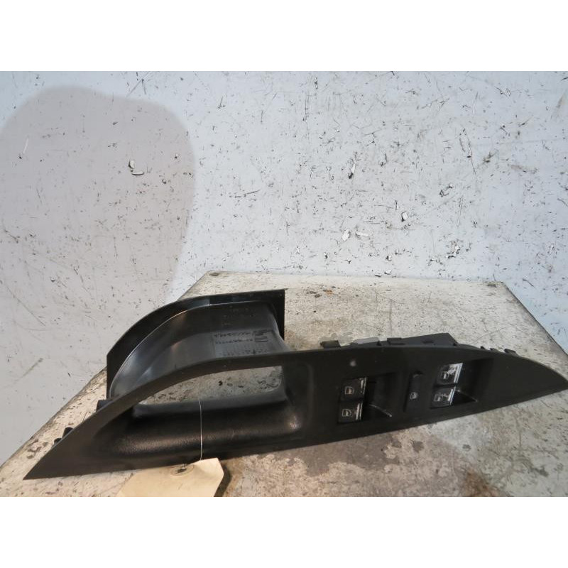 Interrupteur de leve vitre avant gauche SEAT TOLEDO 3 Photo n°1