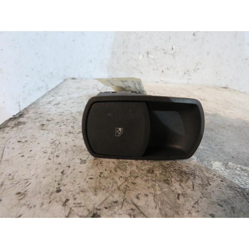 Interrupteur de leve vitre avant droit OPEL CORSA D Photo n°1