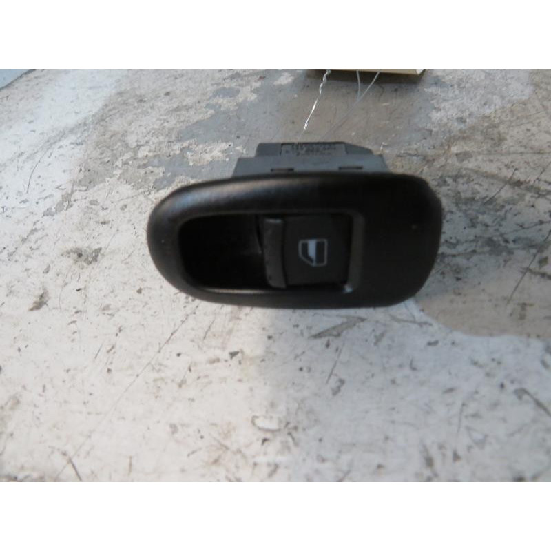 Interrupteur de leve vitre arriere gauche SEAT LEON 1 Photo n°1