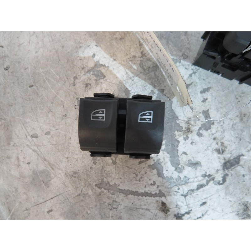 Interrupteur de leve vitre avant gauche RENAULT CLIO 4 Photo n°1