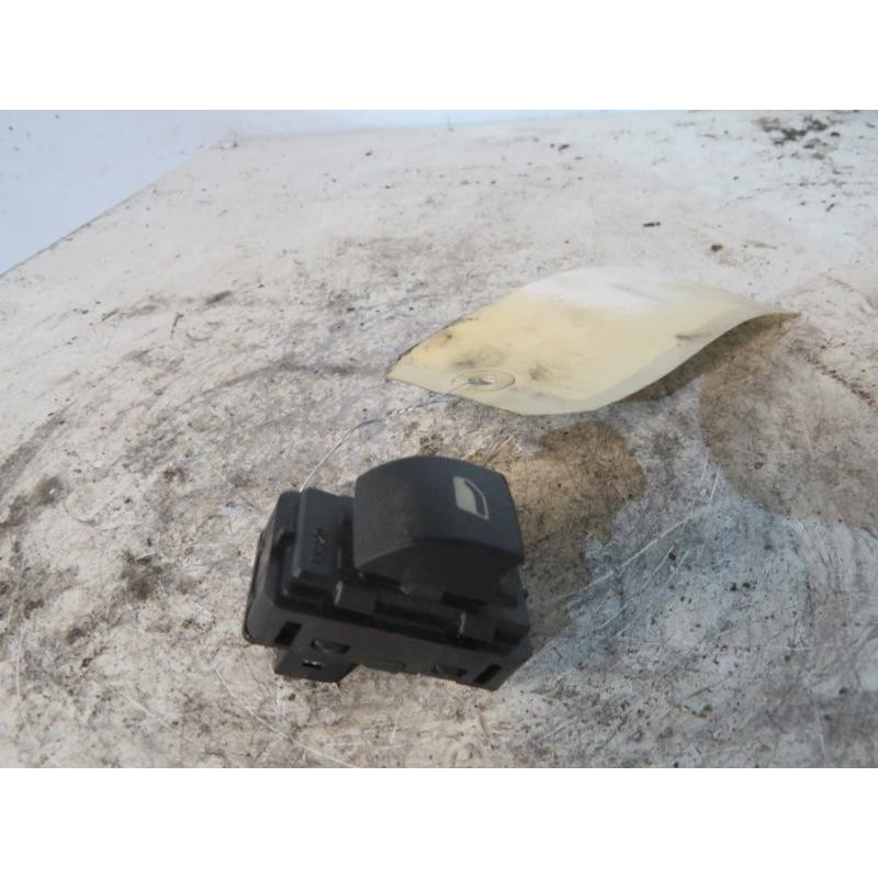 Interrupteur de leve vitre arriere gauche PEUGEOT 308 1 Photo n°1