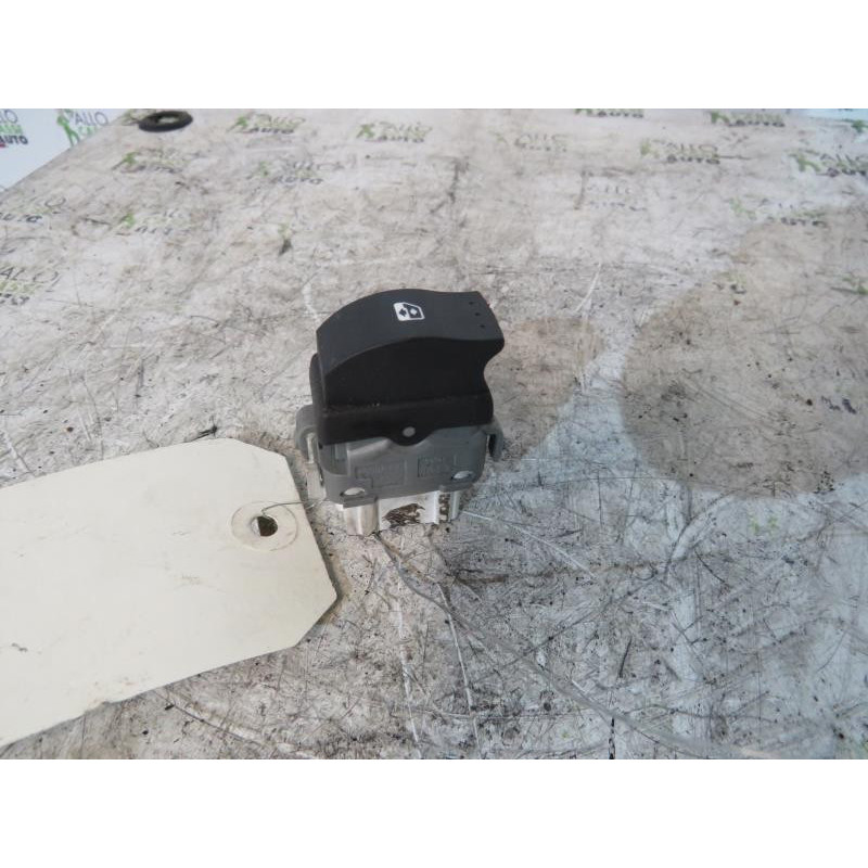 Interrupteur de leve vitre arriere droit RENAULT SCENIC 2 Photo n°1