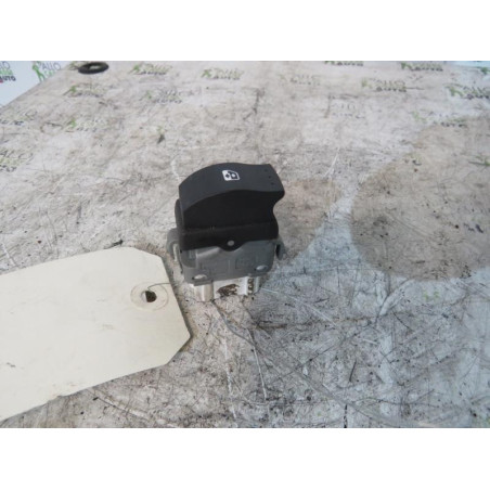 Interrupteur de leve vitre arriere droit RENAULT SCENIC 2