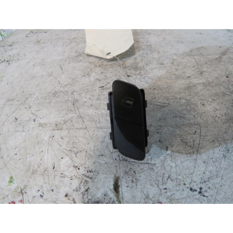 Interrupteur de leve vitre avant gauche VOLKSWAGEN POLO 4 Photo n°1
