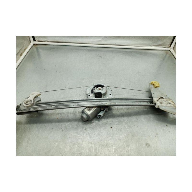 Leve vitre electrique avant gauche PEUGEOT 107 Photo n°1