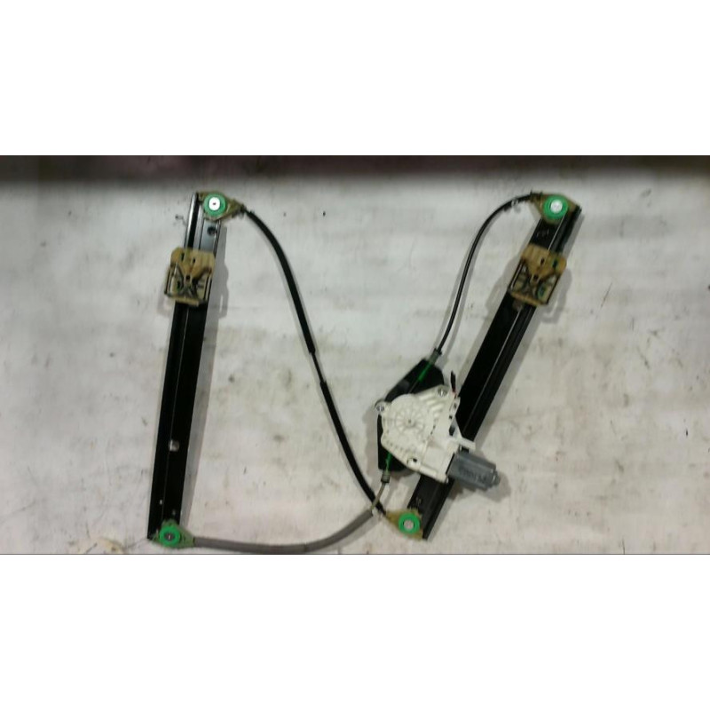 Leve vitre electrique avant gauche AUDI A4 3 Photo n°1