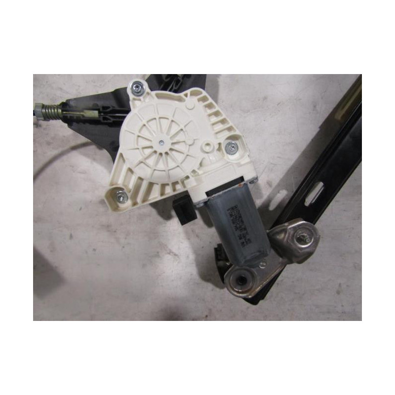 Leve vitre electrique avant droit VOLKSWAGEN PASSAT 7 Photo n°1