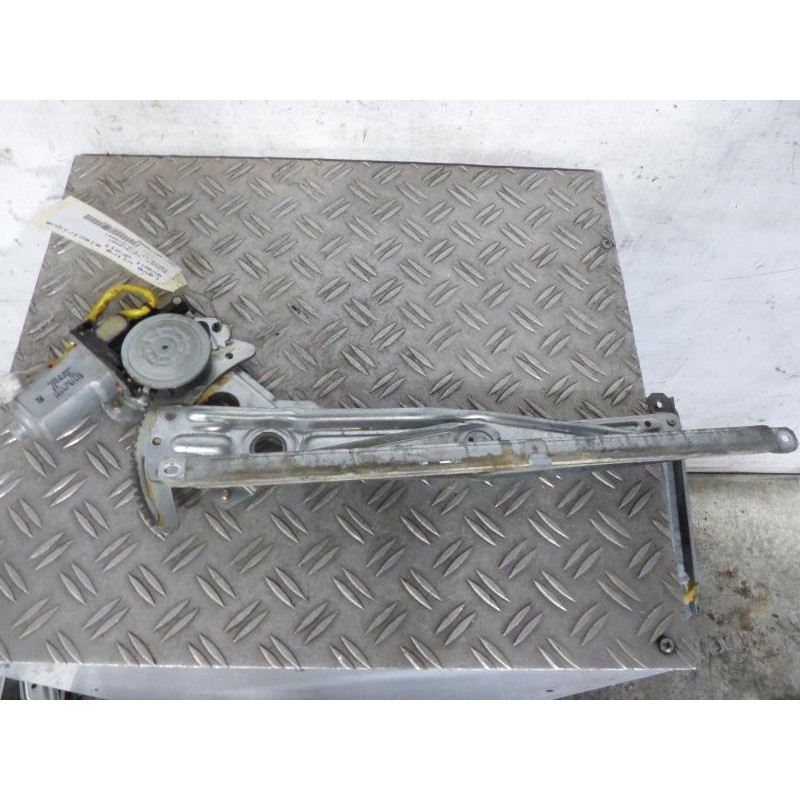 Leve vitre electrique avant droit SUZUKI IGNIS 2 Photo n°1