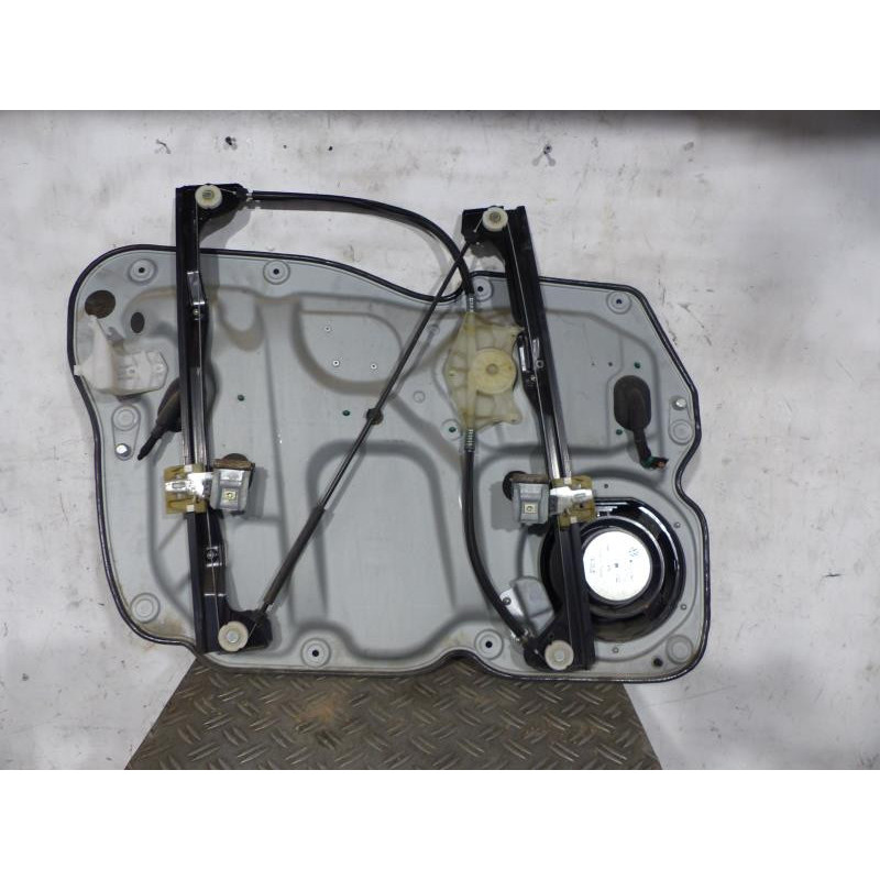 Leve vitre electrique avant droit VOLKSWAGEN CADDY 3 Photo n°1