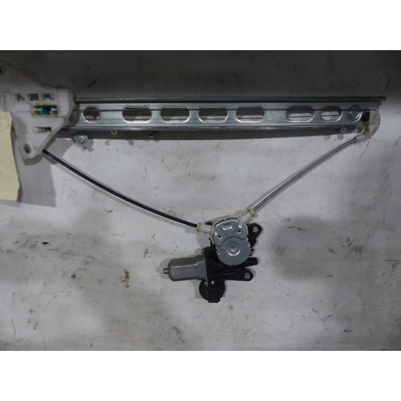 Leve vitre electrique avant gauche SUZUKI SWIFT 4 Photo n°1