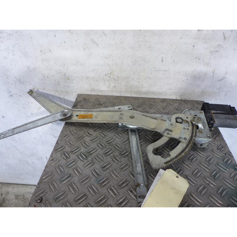 Leve vitre electrique avant droit PEUGEOT 406 Photo n°1