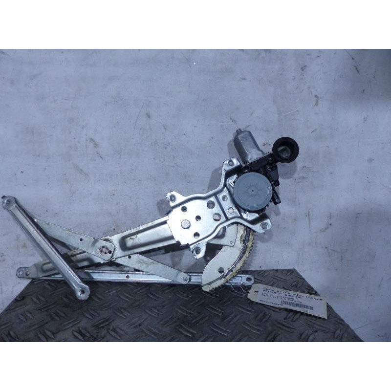 Leve vitre electrique arriere gauche SUZUKI SWIFT 3 Photo n°1