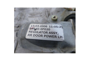 Leve vitre electrique arriere gauche TOYOTA COROLLA VERSO 2 Photo n°4