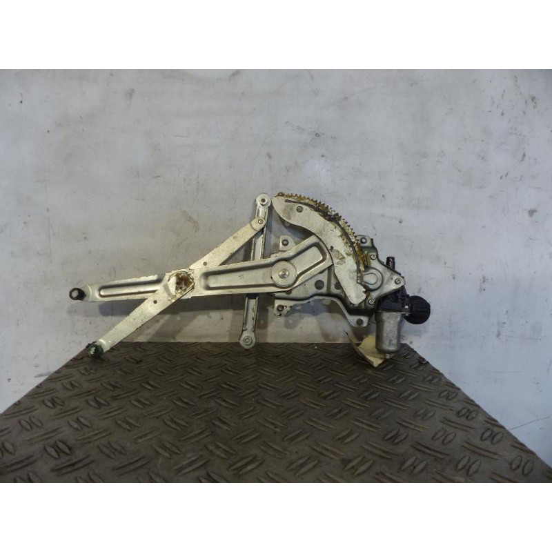 Leve vitre electrique avant gauche SUZUKI SWIFT 3 Photo n°1