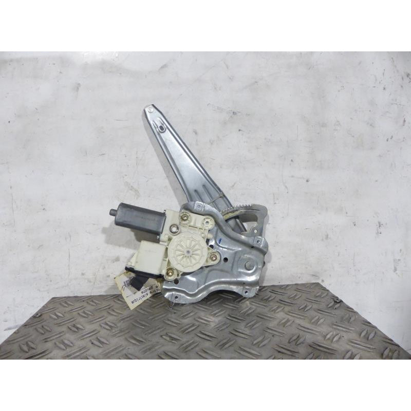 Leve vitre electrique arriere gauche TOYOTA COROLLA 10 Photo n°1