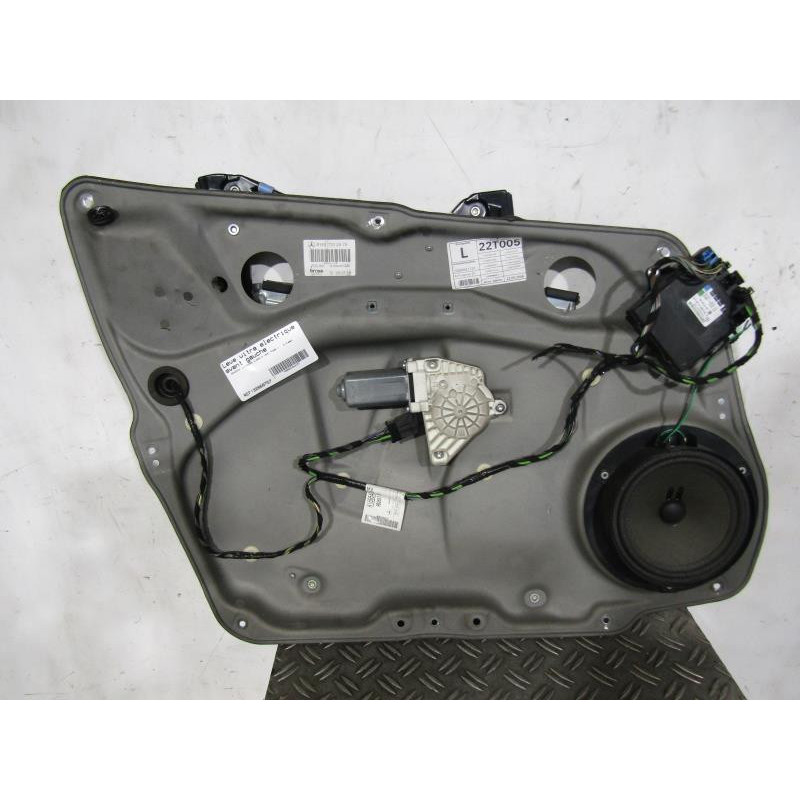 Leve vitre electrique avant gauche MERCEDES CLASSE B 245 Photo n°1