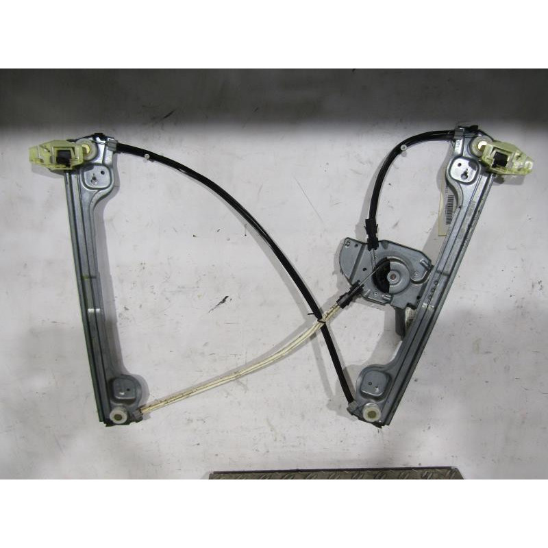 Leve vitre electrique avant gauche PEUGEOT 1007 Photo n°1