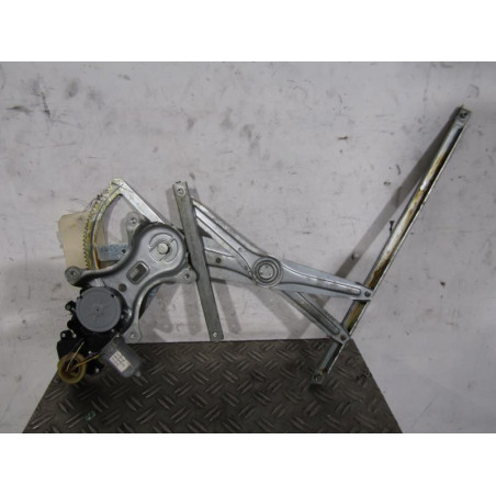 Leve vitre electrique arriere gauche TOYOTA COROLLA VERSO 2