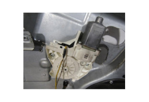 Leve vitre electrique avant gauche FORD FOCUS 2 Photo n°3