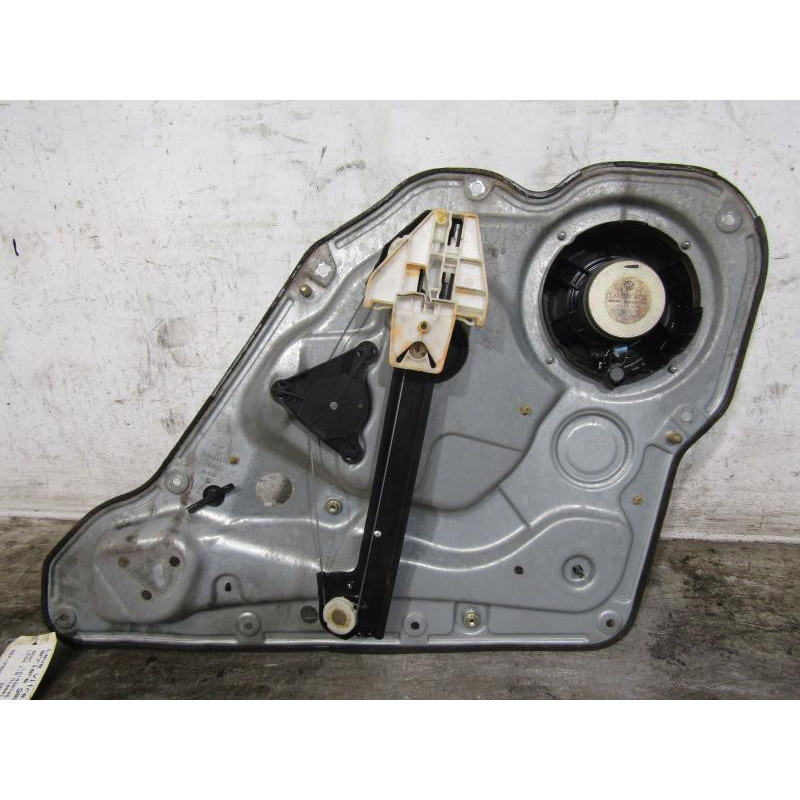 Leve vitre electrique arriere gauche SEAT LEON 1 Photo n°1