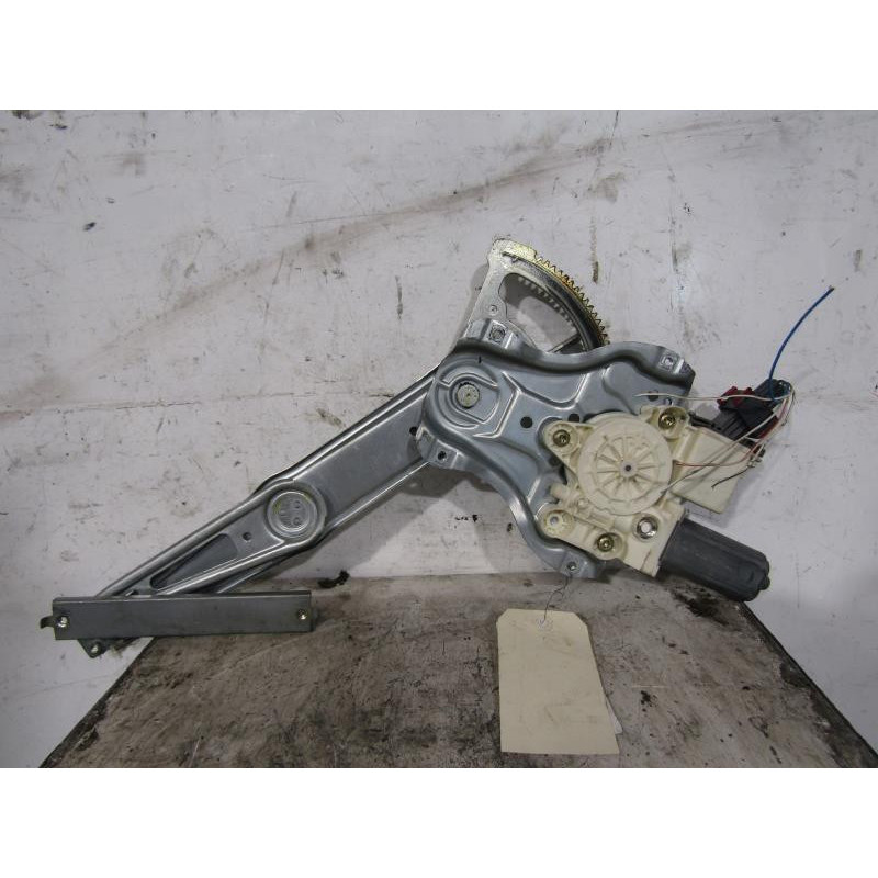 Leve vitre electrique avant droit TOYOTA AVENSIS 2 Photo n°1