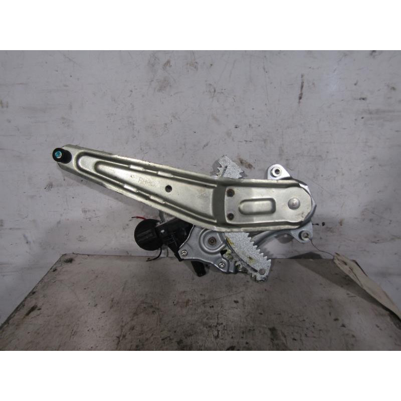 Leve vitre electrique arriere droit DAIHATSU SIRION 2 Photo n°1