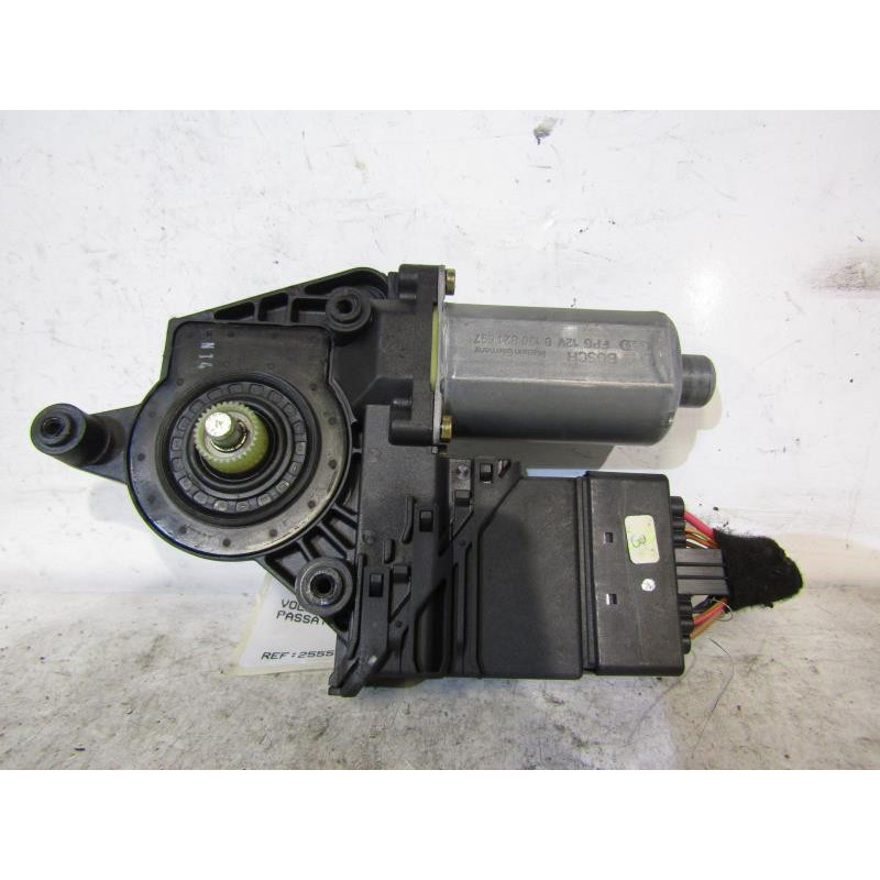 Leve vitre electrique arriere gauche VOLKSWAGEN PASSAT 4 Photo n°1