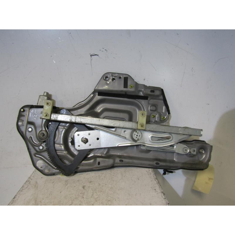 Leve vitre electrique avant gauche HYUNDAI TRAJET Photo n°1