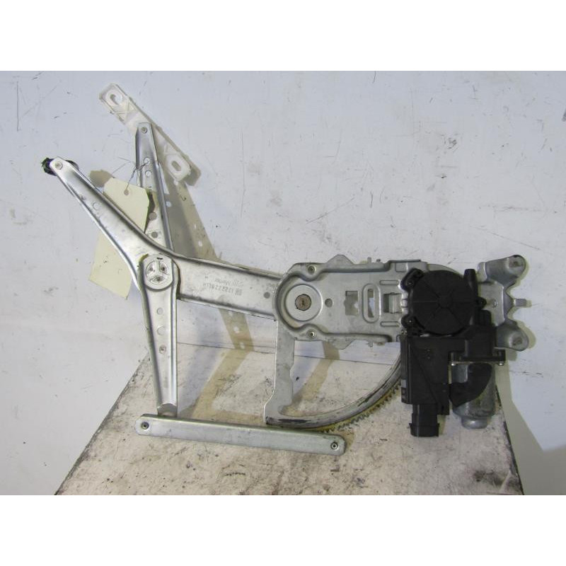 Leve vitre electrique avant gauche OPEL CORSA C Photo n°1