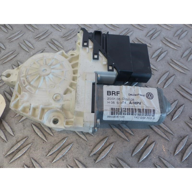 Leve vitre electrique arriere gauche VOLKSWAGEN TOURAN 1 Photo n°1