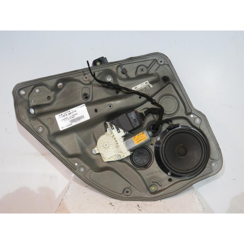 Leve vitre electrique arriere gauche VOLKSWAGEN GOLF 4 Photo n°1