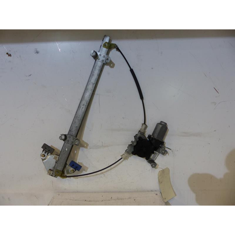 Leve vitre electrique avant gauche NISSAN ALMERA 2 Photo n°1